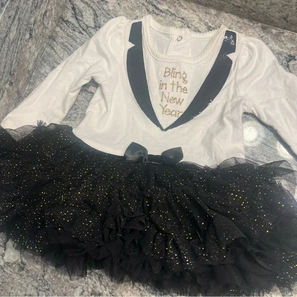 GUC Bling In The New Year New Years Baby Outfit! Sz 3-6 month - Picture 1 of 3